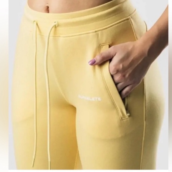 ALPHALETE Women's Essential Core Jogger Sea Salt - Picture 2 of 6